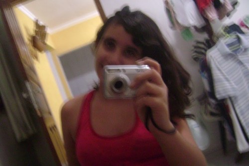 Gosto de passear,sou uma pessoa simples!!Quer conhecer? add aê!andreza_vitoria@live.com !!