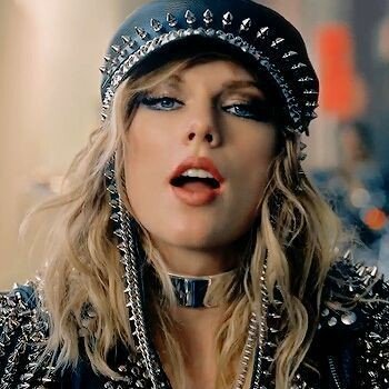 youcanletiitgo's profile picture. she/her