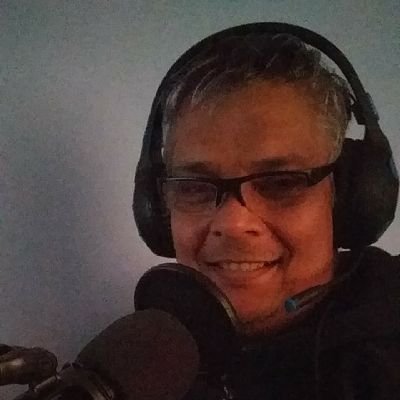 PERIODISTA DEPORTIVO / RELADOR DE FÚTBOL /LOCUTOR PROFESIONAL / DIRECTOR SONORA 105.7 FM / INSTAGRAM @danielfoliveros
CONTACTO: +51927222757