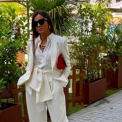 adetr22's profile picture. Soñadora de vocación. Si algo le pongo a la vida no es sal, si no PASIÓN. A veces profesora, eternamente alumna ⭐️⭐️