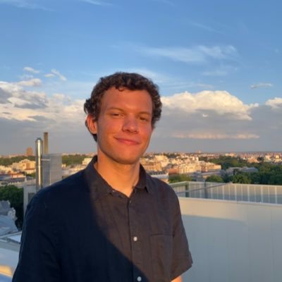 Graduado en Periodismo y Comunicación Audiovisual UC3M. Máster en Investigación en Comunicación // Aprendí en @AVivir, @EmbEspArgentina y @Teatro_Real