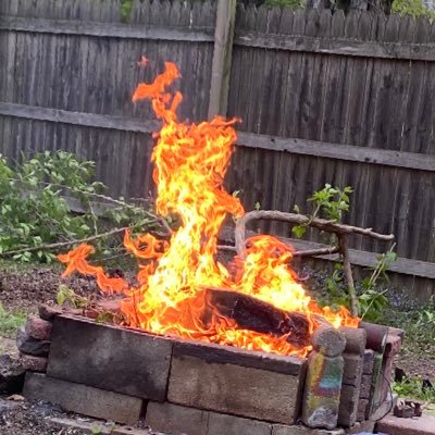 akayomomma's profile picture. 