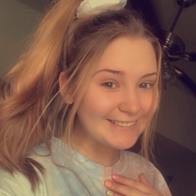 baaiiilleey's profile picture. edm👽 herb🍃💨 cancer♋️ witchy sh*t🍄