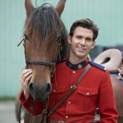 Fan page celebrating Constable Nathan Grant on WCTH and occasional other @kevin_mcgarry projects. #whencallstheheart HeartiesTeamNathan on Insta.