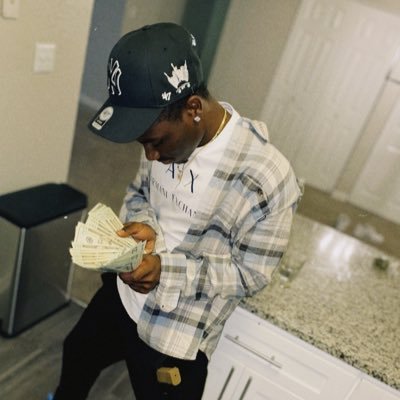 bigktayy's profile picture. ig @supremexxtay