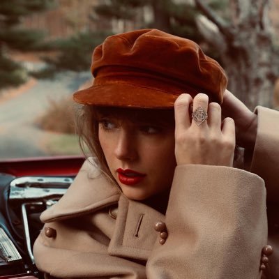 red lyrics bot tweeting red lyrics every hour, all credit goes to taylor swift