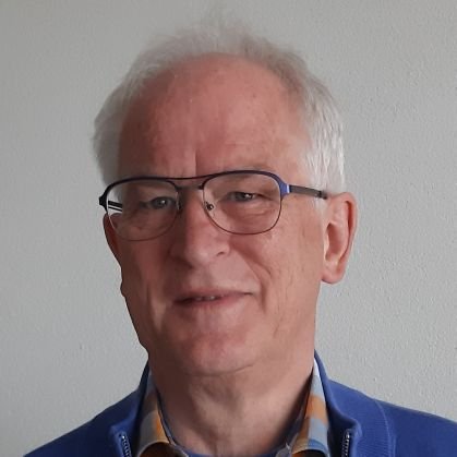 met pensioen, vrijwilliger, kritisch kerklid (PKN), sociaal-democraat,bewoner linkse wolk, trotse opa