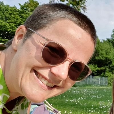Moderiert im Radio (BR-KLASSIK) und im Podcast (Eltern ohne Filter). Aktuell mit K2 in Elternteilzeit.