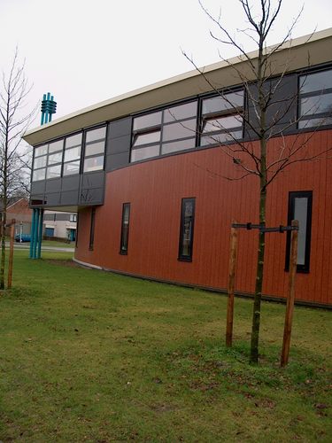 De Triangel staat in Enschede, in de wijk Stadsveld / Zwering. De school waar meer dan 700 leerlingen zich thuis voelen.
