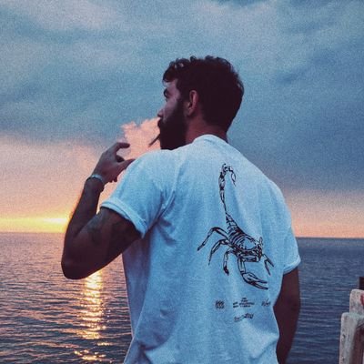 Oghaket's profile picture. Paralel evrendeki #257 kaçak radyo frekansı