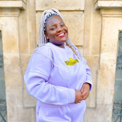 Emma, enchantée. 🤝 Curvy blogger in love of her curves. 💓 No bad vibes here 😜