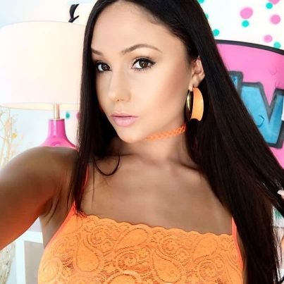 Coucou mes loulous ancienne compte suspendu à 2k je suis de retour pour vous satisfaire 🥰très coquine sans prise de tête envi de plan coquin ça se passe en dm