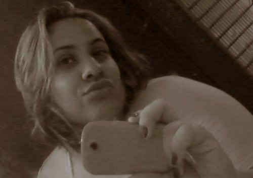 : - Um Diaa aa Gentee encontra aLguéem Quee Mudaa a Nossa Rotinaa,Nossa Cabeçaa e Nosso Coraçãoo. E Tudoo Começaa a Fazeer Sentidoo . . .