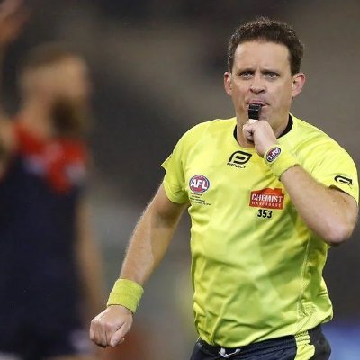 Has the umpire made an error?

Acc run by accredited AFL ump disappointed at the standard at AFL level. 

Educating fans about the rules of the game.