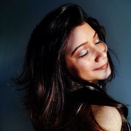 talentednaari's profile picture. My preferred pronoun is 'Your Majesty' just in case.