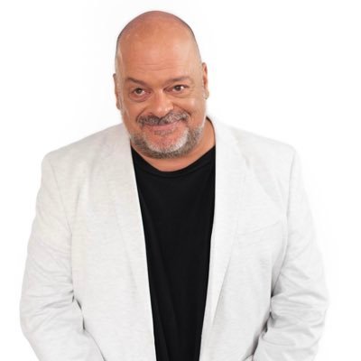 Slylarocque's profile picture. Humoriste, auteur.