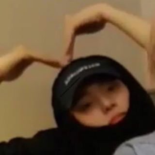 kihyukbebe's profile picture. kepo banget deh, temennya dora ya?