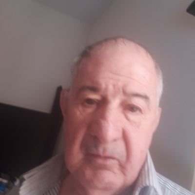 Meu esposo aposentou com 5 salário mínimo,hoje ele recebe menos de dois salario minimo. Ele aposentou em junho de 1993. Gostaria de saber qual os direitos dele.