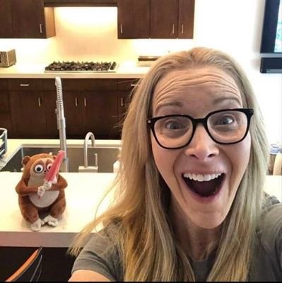 @lisakudrow. | fan account