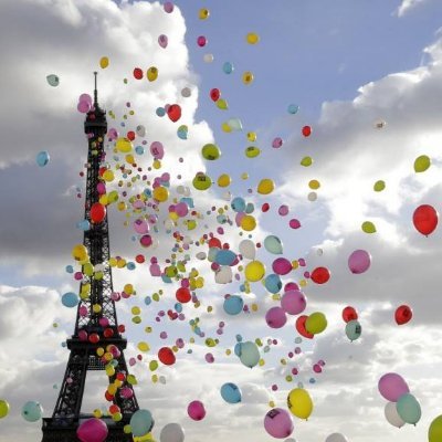 Pour que Paris soit une fête pour tout le monde : pietons, vélo, moto, fêtards et riverains. Il y a de la place pour tous. Il suffit de respect pour les autres.