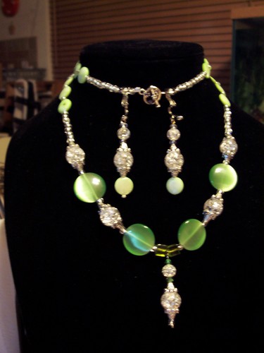 I make gorgeous jewelry and sell at inexpensive prices! Please come take a look...   http://t.co/xj4Vv6rbmE