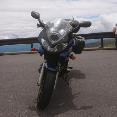 夏はバイクで気ままにお出かけ。冬は雪山へお出かけ。時々サバゲーに出没。休日は大抵出掛けてます。マシンはBandit1200S、TTR125LWE公道仕様、峠 林道へ出没します。最近、ジムカーナ仕様のグロムを増車しました。何処かでお会いしたらヨロシクです。