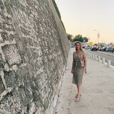 VelvetAna's profile picture. Interested in learning