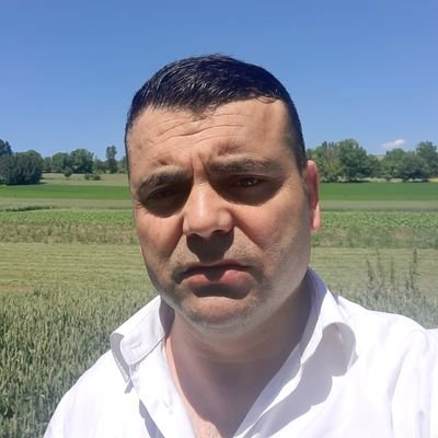 ErcanDe07523793's profile picture. 