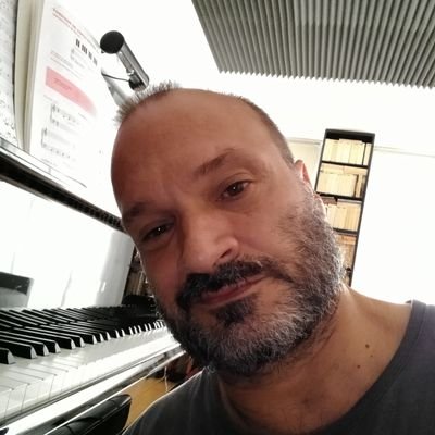 Prof. Superior de Piano. Compositor. DEA - Universitat de Barcelona.