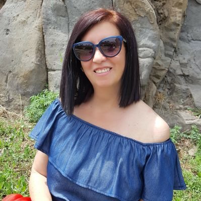 L'arte è tutta da scoprire, c'è la pittura, la scultura, l'architettura, la musica, la poesia, la letteratura...La fantasia è il mio mondo, vivo in essa.