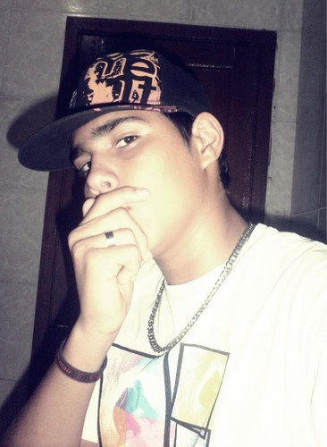 Sempre tive de fazer as coisas do meu jeito.E ainda estou aqui,agora se mereço não estar é uma outra historia.