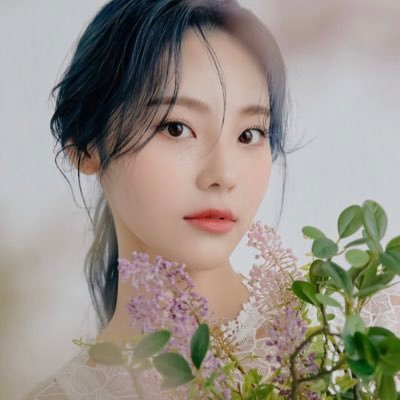 ♡ thinking ab #이달의소녀 ( @loonatheworld ) ... 💭 turn on notifs !!