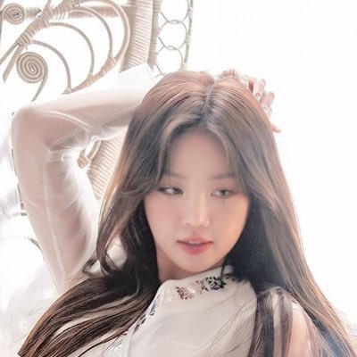 ⠀ ⠀ 𝘢𝘶𝘵𝘩𝘰𝘳𝘦𝘥 𝘣𝘺 𝘢 𝘧𝘢𝘯 ⠀ ⠀⚘ ⠀⠀ her sweet spirit explodes whenever she gets on the floor, she twirls, jumps and dances with her soul.