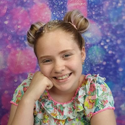 Hello 👋 my name is Maya.
I love to make Youtube videos!
Don't forget to follow me on Instagram @maya_moonicorn