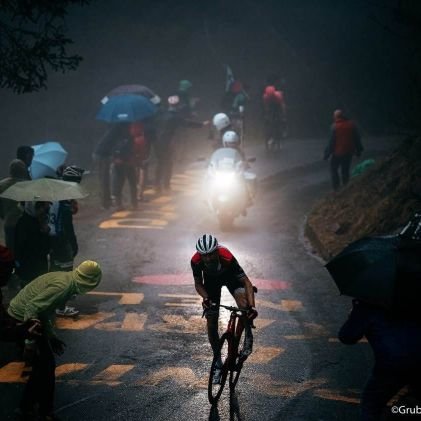 Con el viento en la cara,  siguiendo ciclismo de ruta en el mundo 🌎. 
Todo en fotos.