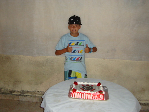 estudante,jogador de futebol,ousado,alegre e filho de deus!