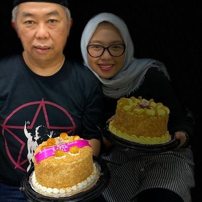 Jadikan amaliah duniamu bernilai akhirat
Jauhi amaliah akhiratmu bernilai dunia