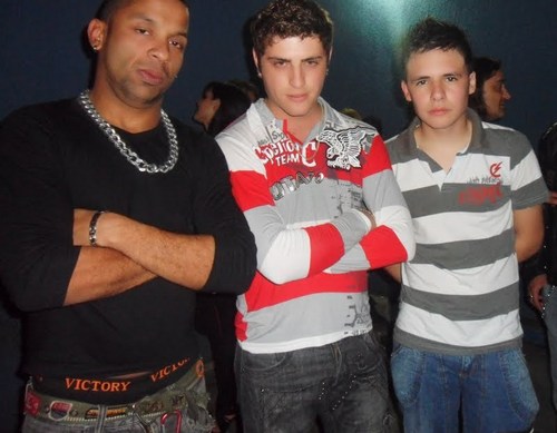 PESSOA QUE ADORA CURTIR ! SOU MUITO LOUCO!
MEU  SONHO  ENTRAR NO BBB12 .
http://t.co/uPuNjly1Au
ORKUT :http://t.co/aRqy17uh5E