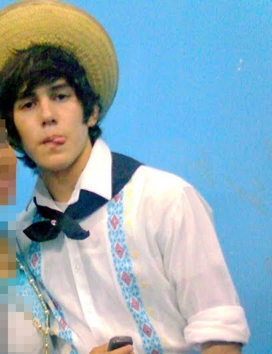 Simples, o @JuniorBettani é a melhor pessoa desse mundo. Fofo, LINDO, amigo, companheiro, sincero. EU TE AMO JR.
