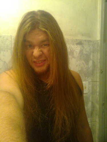Me absorve adrenalina absurda
Mire o ódio seja pela loucura
Por simples regras sujas
Belo soldado atitudes engolidas