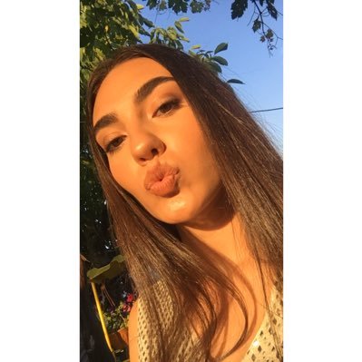 cayhan_selin's profile picture. aslında bu profil dışında çok ünlüyüm