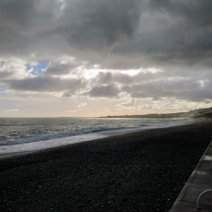 Homme libre toujours tu chériras la mer...
C. Baudelaire 
🕊️

#Frexit