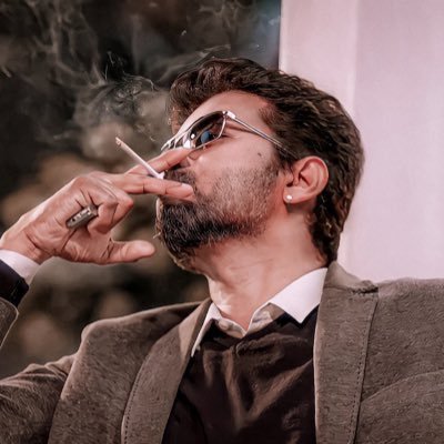திருந்தி வாழும் அளவுக்கு கெட்டவன் நான்!
அடுத்தவனுக்கு அறிவுரை
சொல்லும் அளவுக்கு நல்லவனும் நான்!
இவ்ளோதாங்க நான்!
#Insta- @spatial_knight