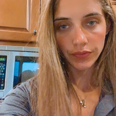 camilagamc's profile picture. Lighter Contributor