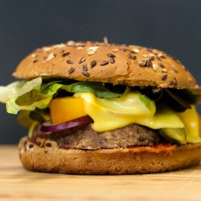 Tweeting about vegan quick service/fast food + plant-based meat & dairy, cell-cultured meat/seafood and more. Run by @staphwriter