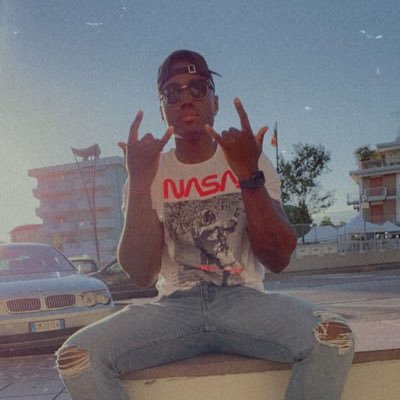 ZLeslie100's profile picture. 