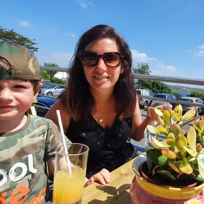 beckhalliday's profile picture. Freelance musician and mum