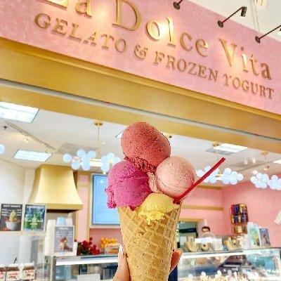 la Dolce Vita Gelato- best fresh handmade real Italian gelato! Pick from a huge selection of over a hundred different ice cream flavors and find your favorites.