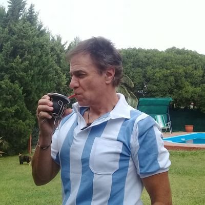 Periodista bahiense, fana de Racing y Villa Mitre, con 37 años en La Nueva Provincia. Conductor de Gente de Palabra, por La Nueva Play CNN Radio Bahía, FM 96.3.