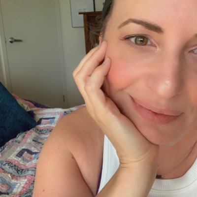 StefanieShute's profile picture. 